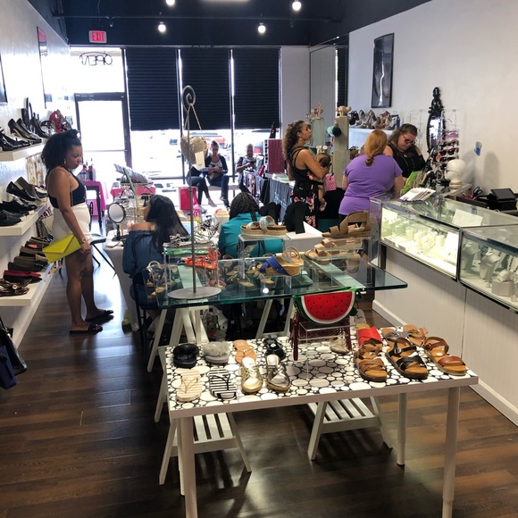 Meet your Posher, Carla from The Shoe Trunk! - Picture 4 of 5